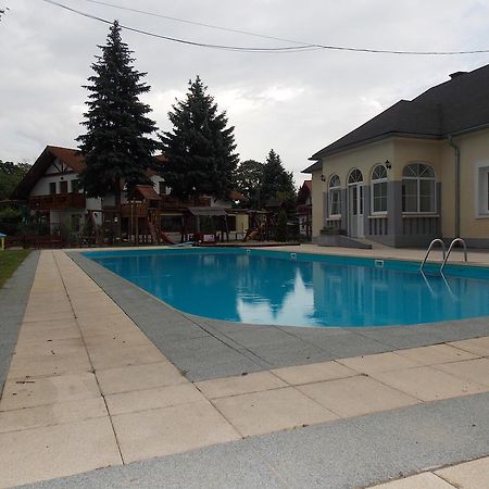 Hotel Family Balatonföldvár Eksteriør bilde